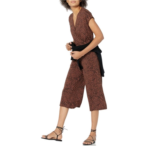 Amazon Essentials Short-Sleeve Surplice Cropped Wide-Leg Jumpsuit Size XL - Picture 2 of 13